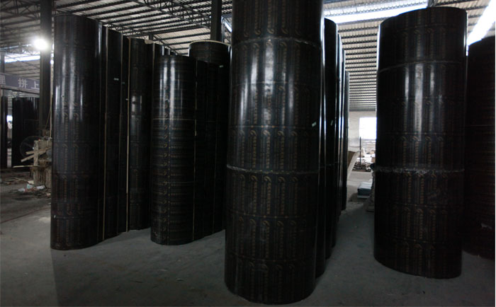 定型圆柱木模板覆面拼缝少，浇筑混凝土圆柱子清水成型