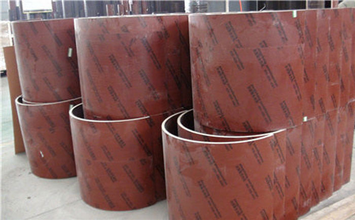 圆形柱子木模板是一种FB体育建材,浇筑混凝土圆柱子用圆形木模具